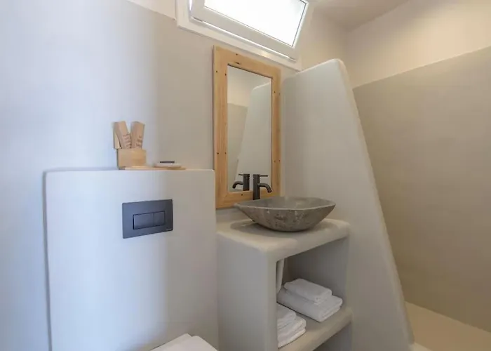 Lyra Sunset פארוס